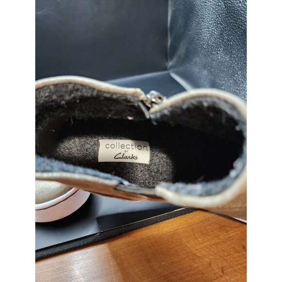 Clarks Pawley Joy Metallic Suede Slip On Side Zipper Sneaker Booties Size 8.5 - Picture 8 of 9